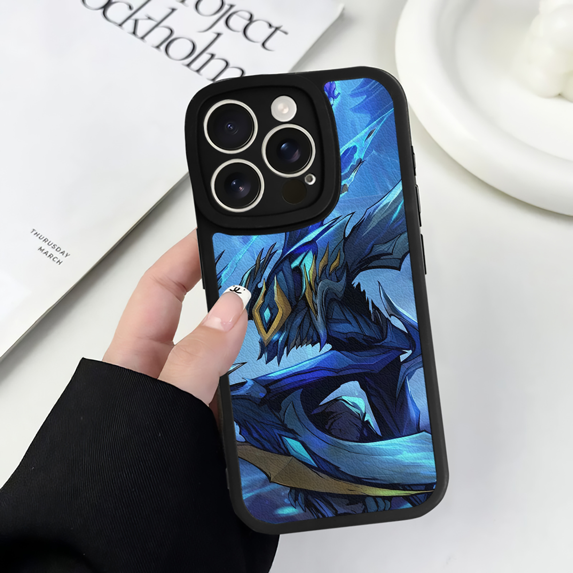リーグ・オブ・レジェンド League of Legends LOL 【iPhone 16シリーズ対応】シリコンスマホケース（レザー調） 材質：シリコン